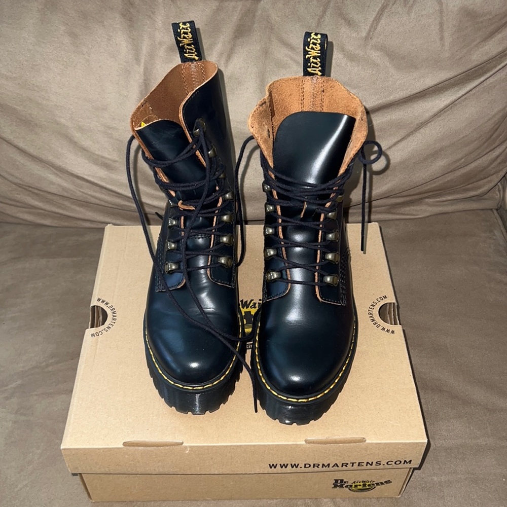 Dr Martens - Leona Black Smooth Boots